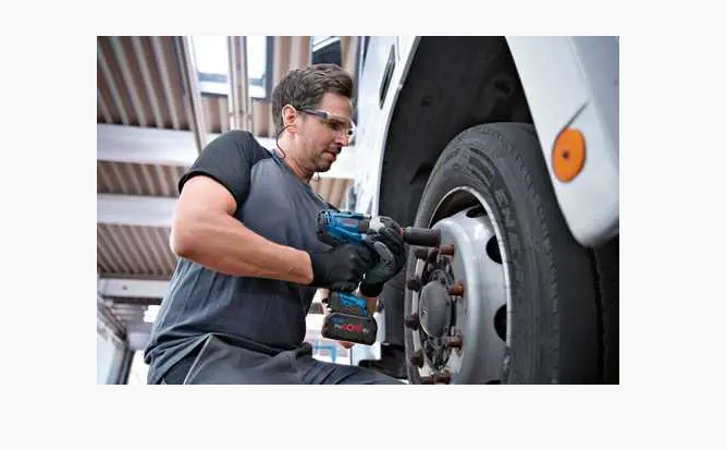 Професійний акумуляторний ударний гайковерт Bosch Professional GDS 18V-1000 C : без АКБ, 1000 Hm,  - 2