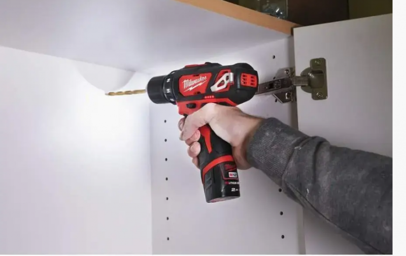 МОЩНЫЙ ДРЕЛЬ-ШУРУПОВЕРТ MILWAUKEE M12 BDD-202C: АКБ 12V, 2 АH, 30 НМ, 2 АККУМА + ЗАРЯДНОЕ + КЕЙС - 4